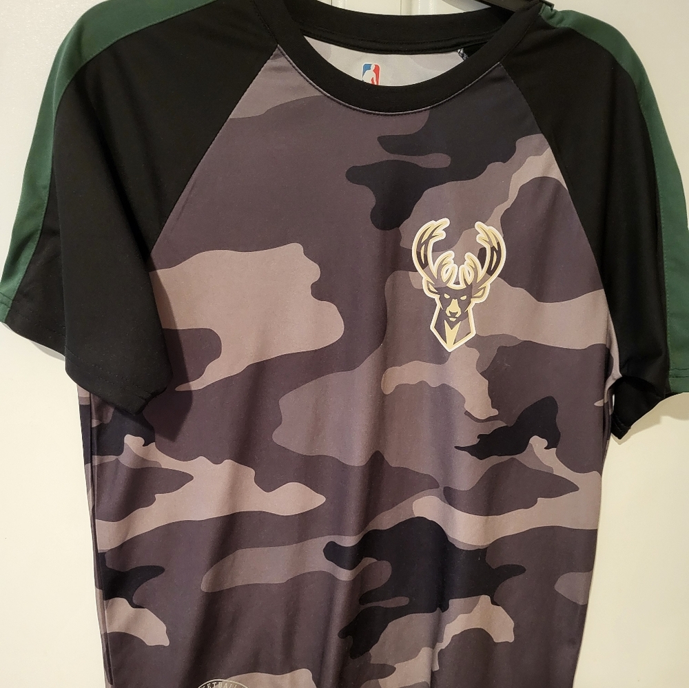 NBA Milwaukee Bucks Camo Active Performance Shirt Size Small RARE Green …
